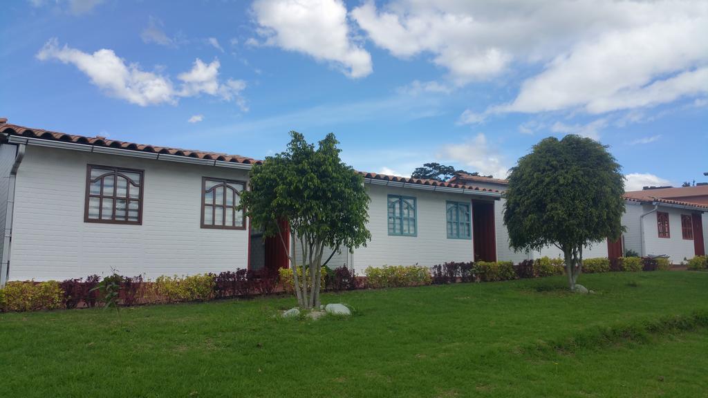 Hosteria Rosa Blanca Puembo Buitenkant foto