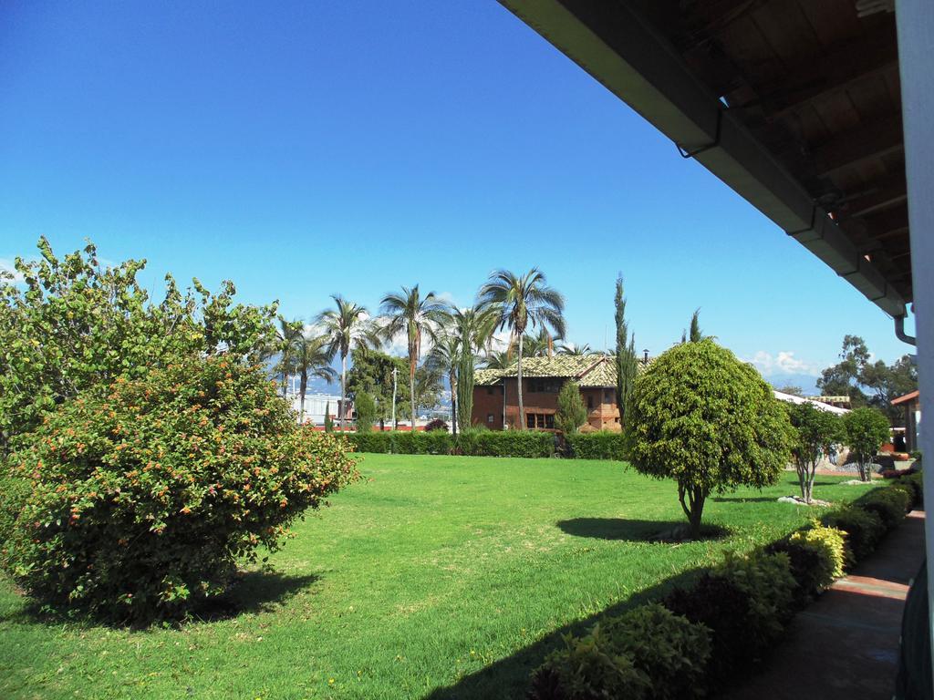 Hosteria Rosa Blanca Puembo Buitenkant foto