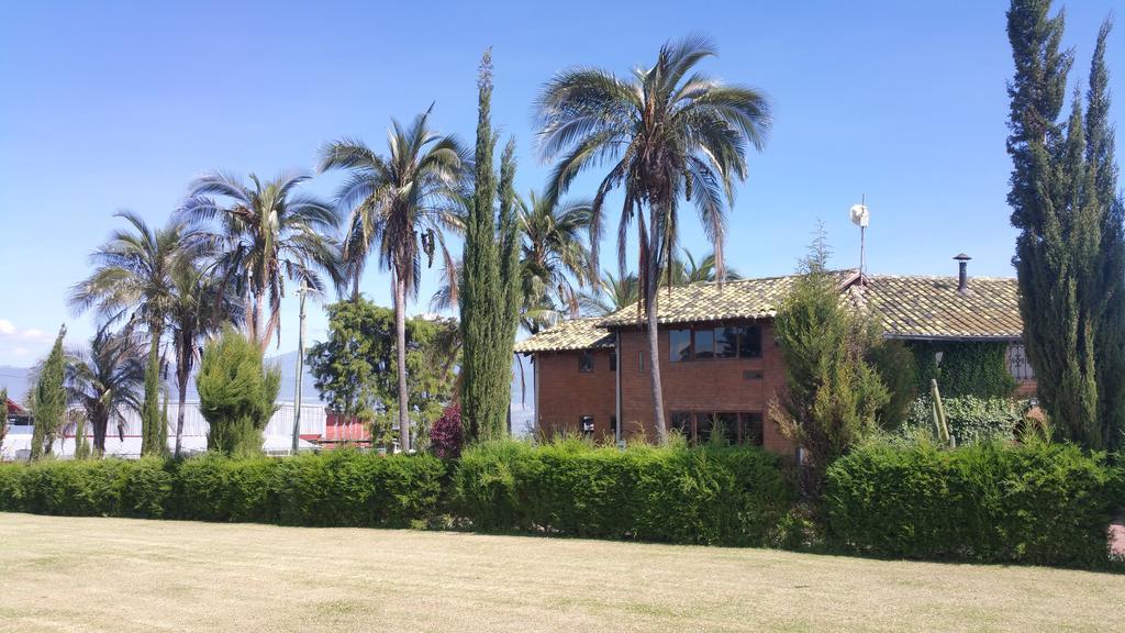 Hosteria Rosa Blanca Puembo Buitenkant foto
