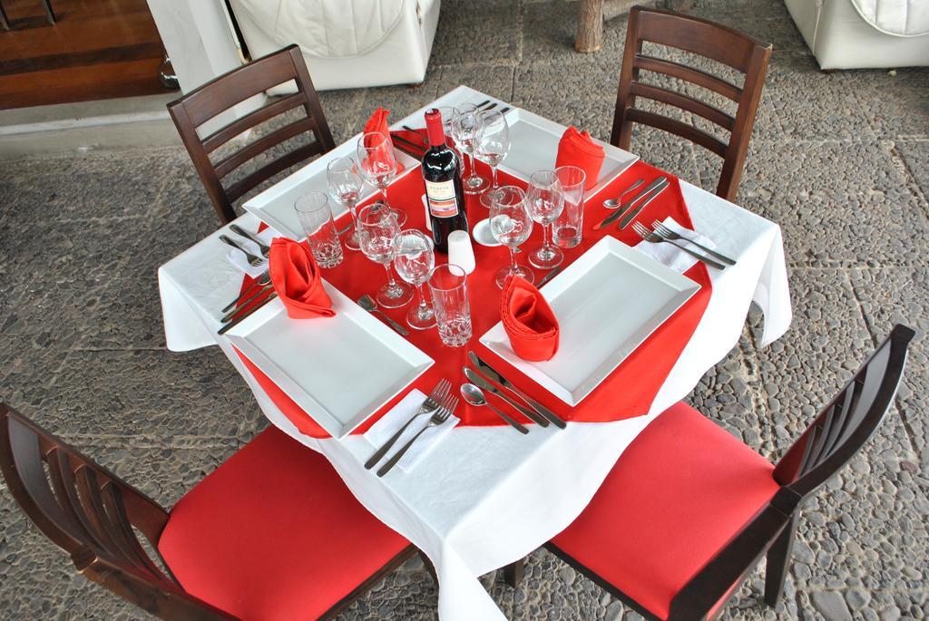 Hosteria Rosa Blanca Puembo Buitenkant foto