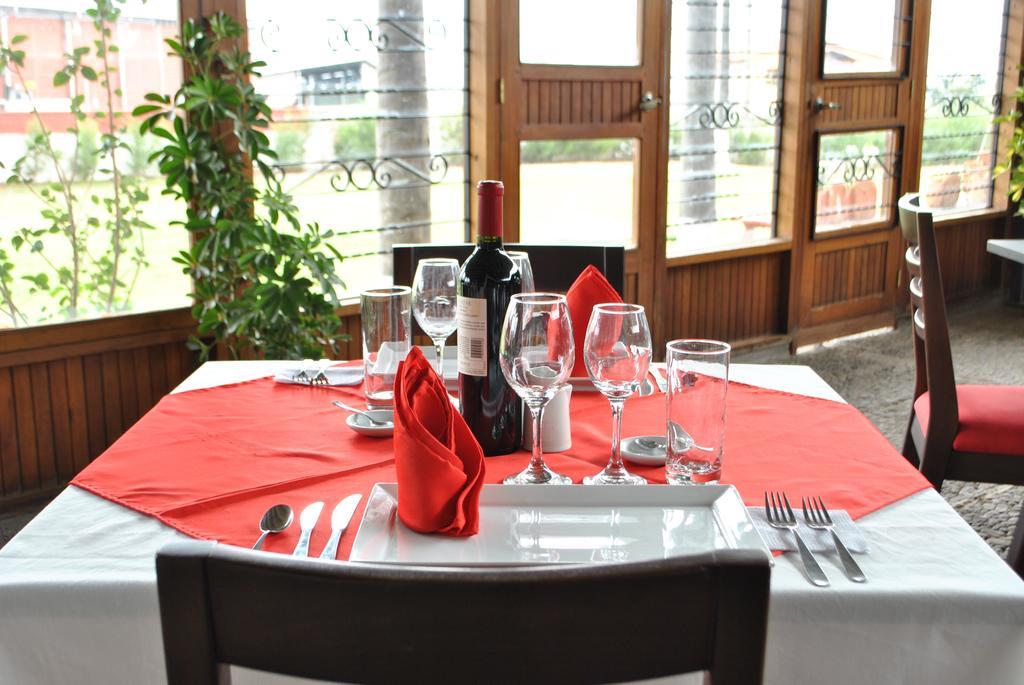 Hosteria Rosa Blanca Puembo Buitenkant foto